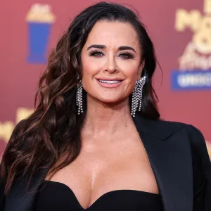 'RHOBH' Star Kyle Richards Celebrates 1 Year of Sobriety: ‘It Was No Longer Serving Me’