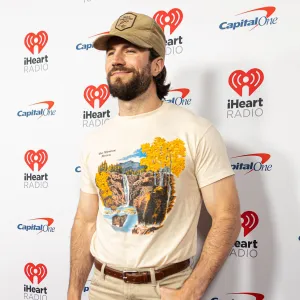 Sam Hunt Says He Had Some Growing Up to Do Before He Became a Father 293