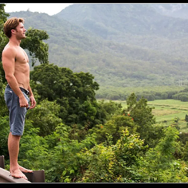 Scott Eastwood, Clint Eastwood’s Son: See More Shirtless Pictures of the “Humble” Hunk