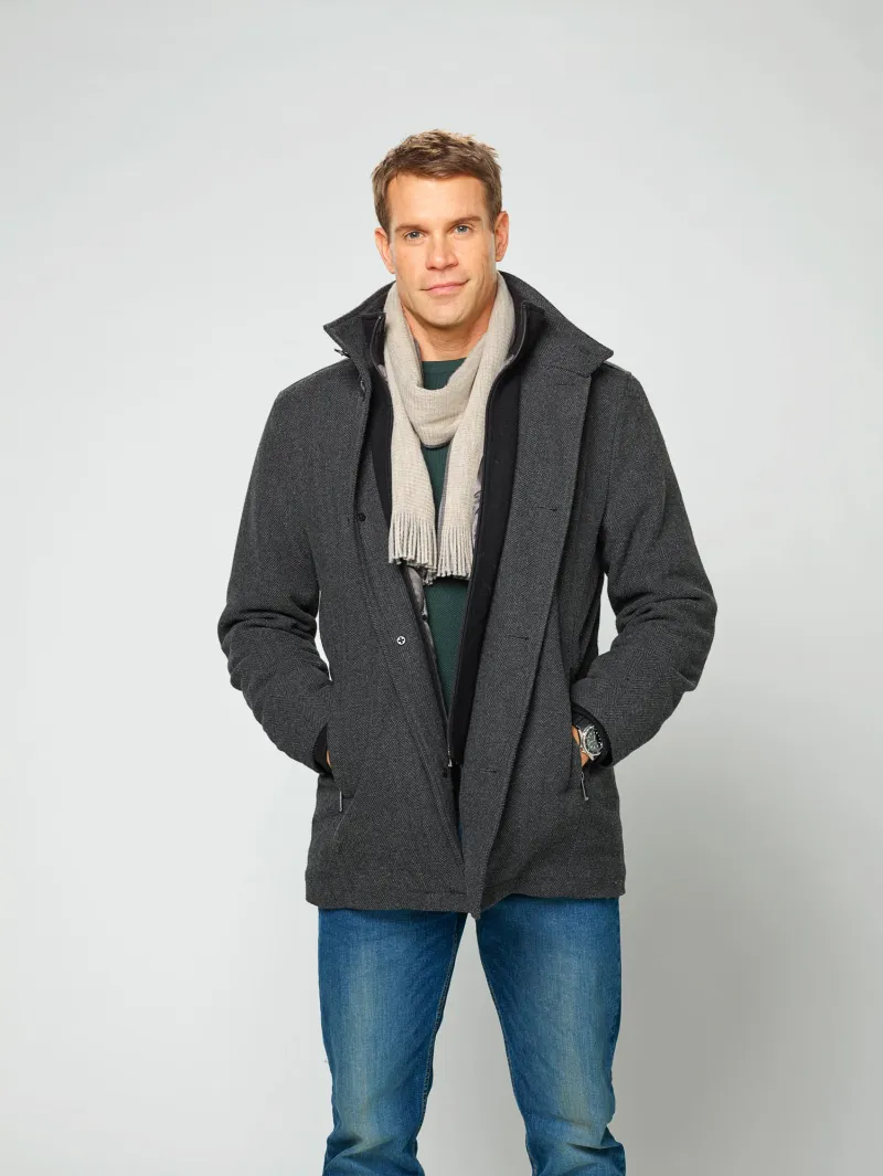 Stephen Huszar and Chesapeake Shore Cast Are Celebrating Treat Williams After His Death-226