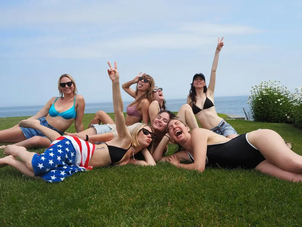 Taylor Swift Quietly Brought Back 4th of July Party: Find Out Which &lsquo;Independent Girlies&rsquo; Attended