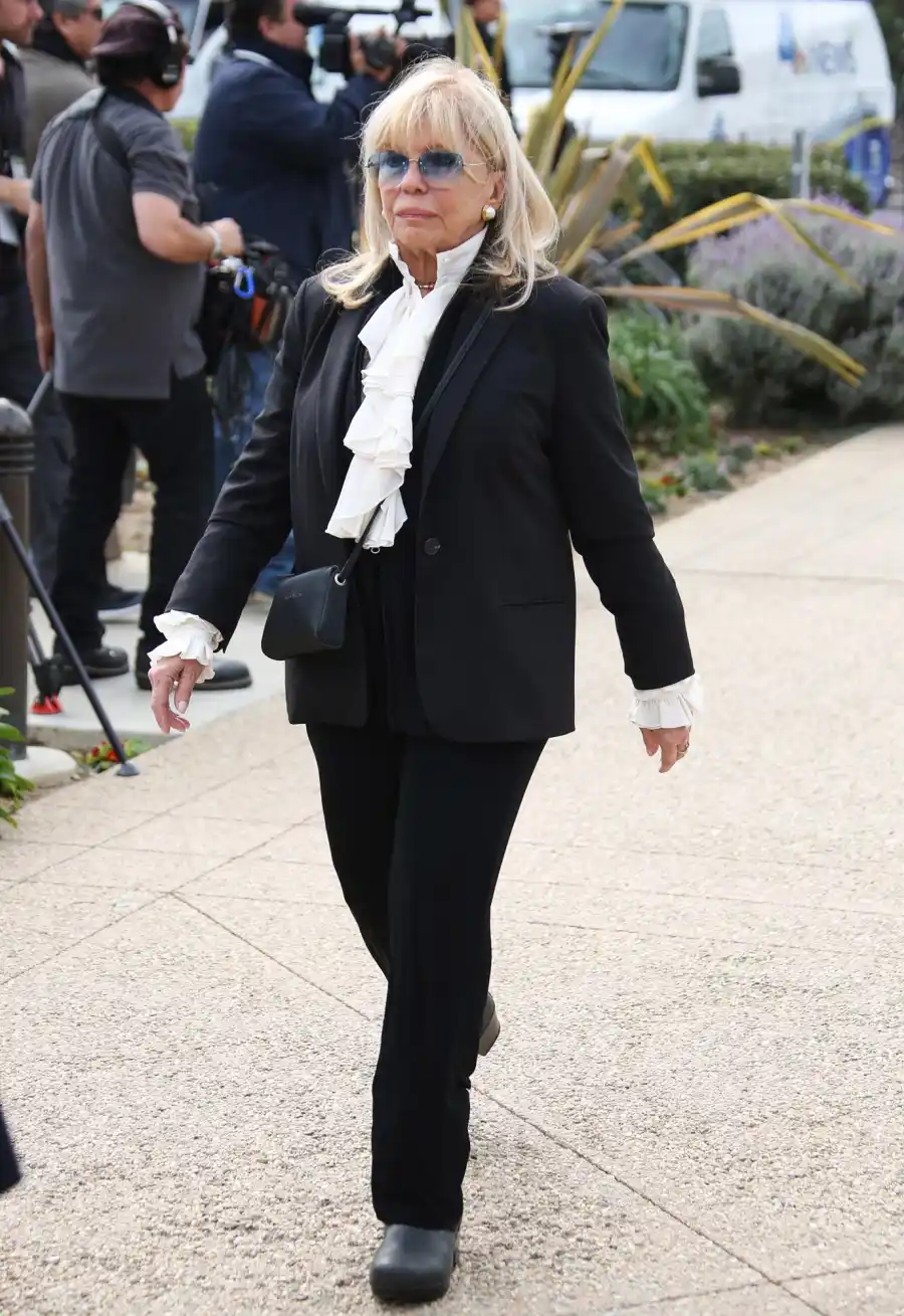 Tony Bennett Dead Celebrities Mourn After Legendary Musician Dies at Age 96 277 Nancy Sinatra