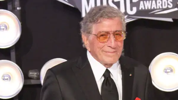Tony Bennett Paying Tribute to Amy Winehouse at MTV VMAs