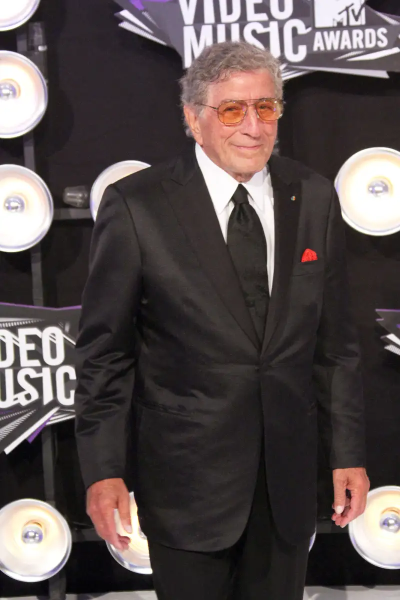 Tony Bennett Paying Tribute to Amy Winehouse at MTV VMAs