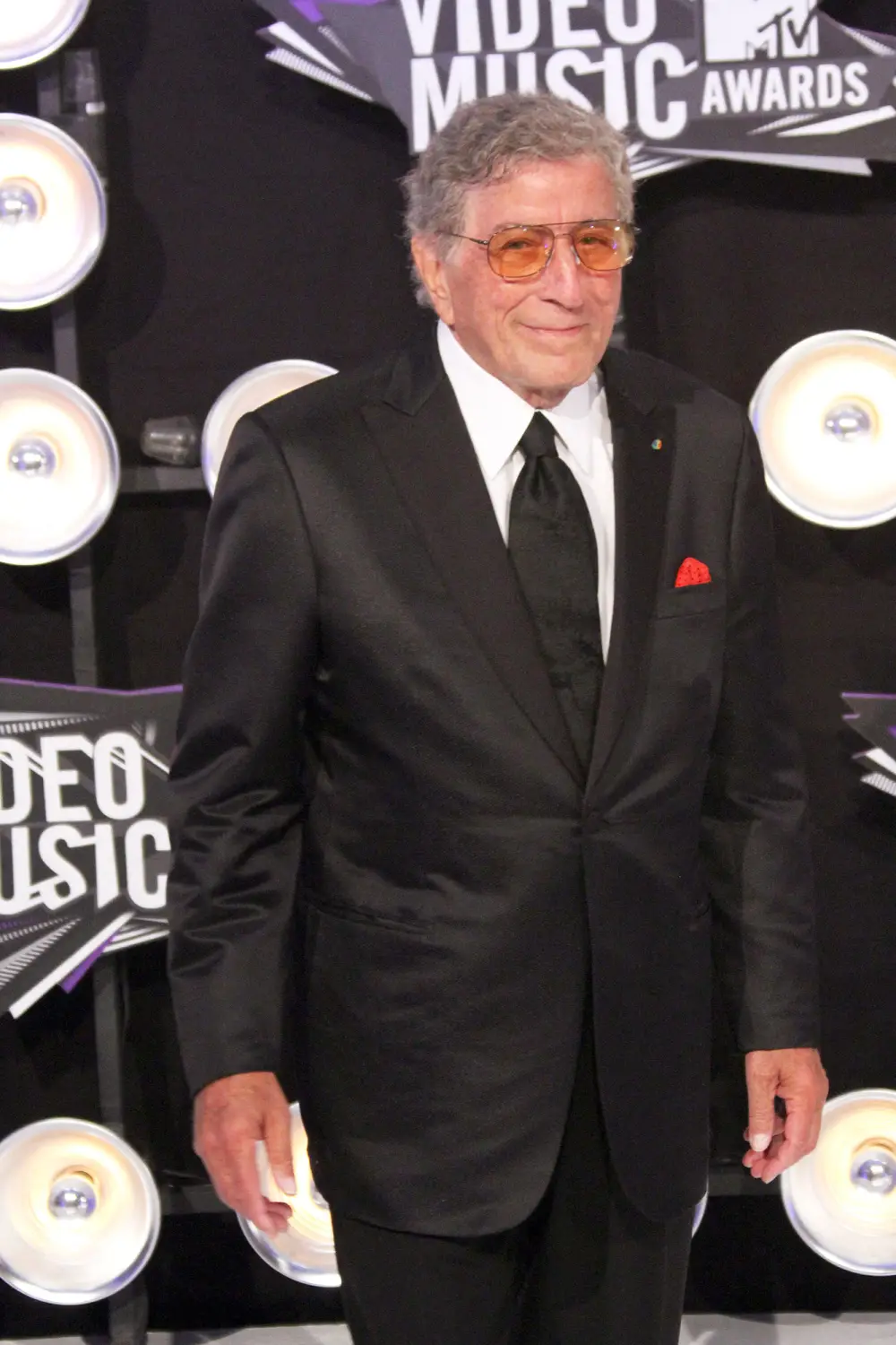 Tony Bennett Paying Tribute to Amy Winehouse at MTV VMAs