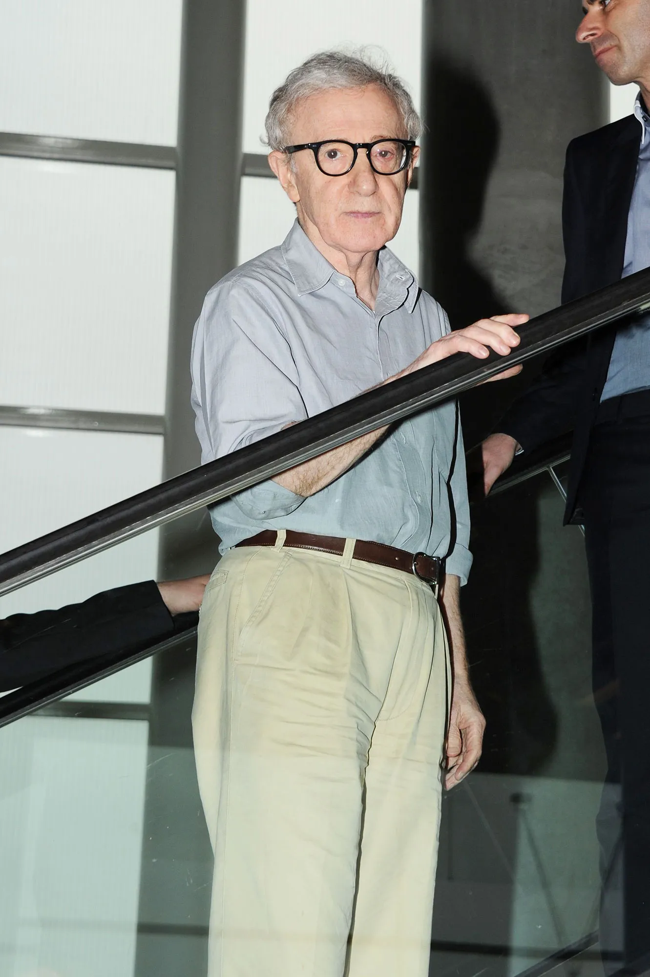 Woody Allen: Son Ronan Farrow “Looks a Lot Like” Mia Farrow’s Ex Frank Sinatra