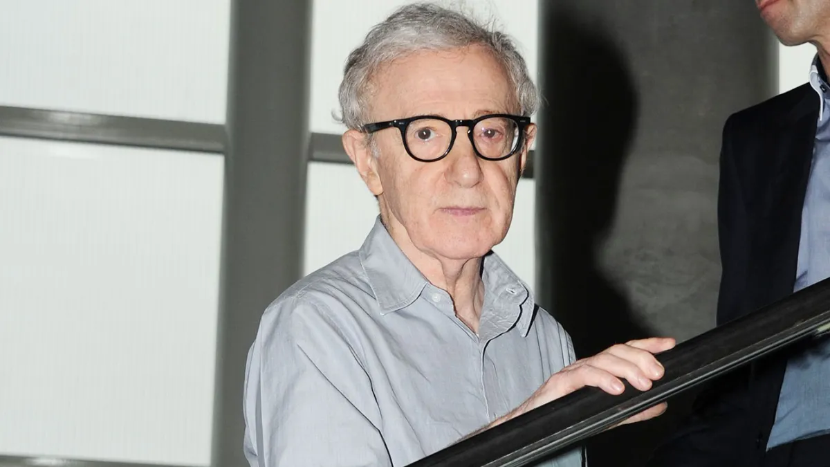 Woody Allen: Son Ronan Farrow “Looks a Lot Like” Mia Farrow’s Ex Frank Sinatra