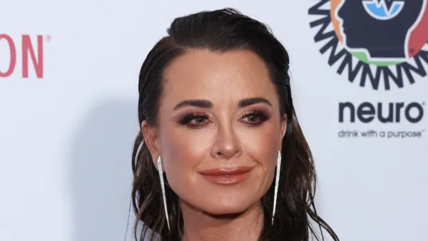 kyle-richards-true-botanical-cleansing-balm