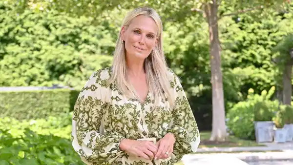 molly-sims-hamptons-dress