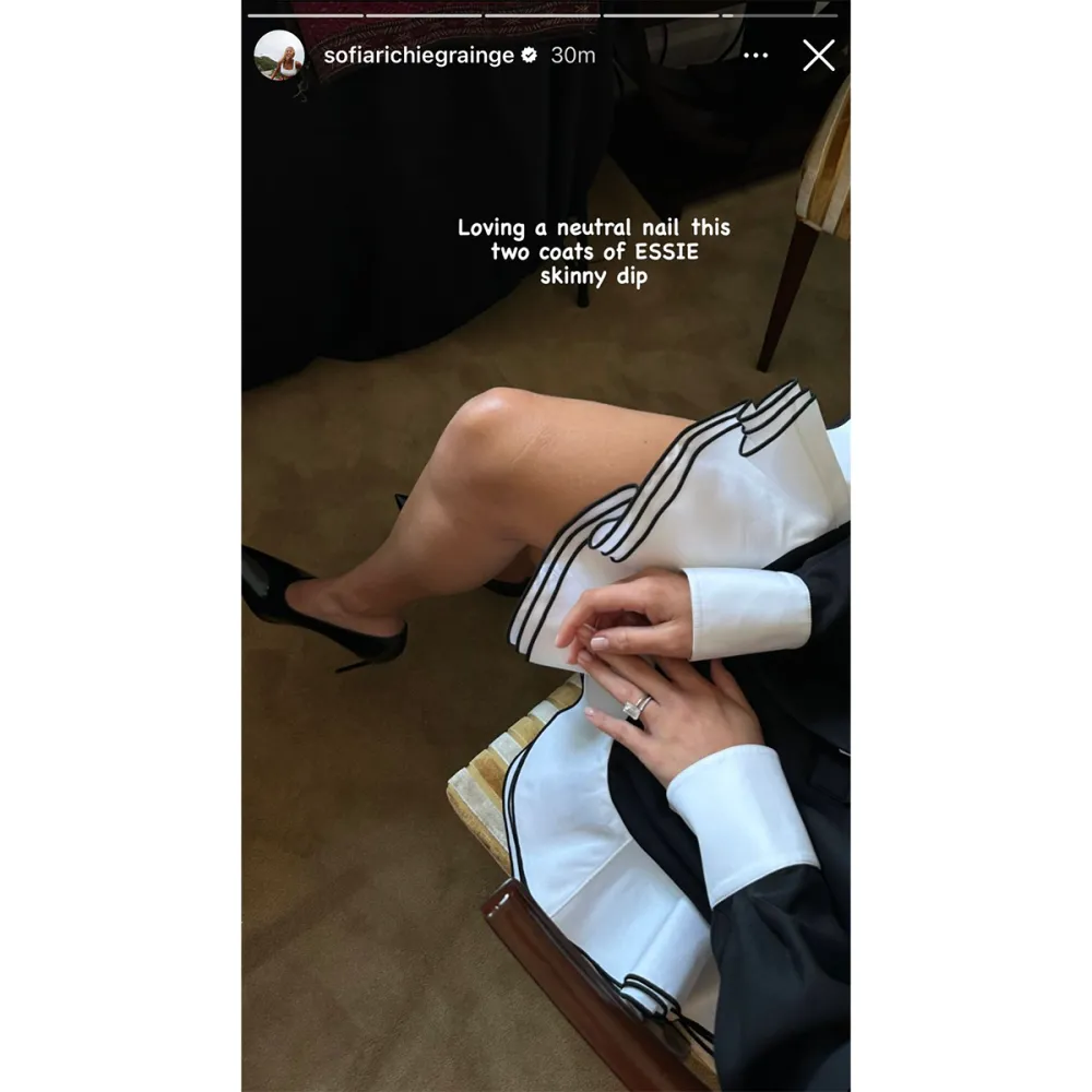 sofia-richie-essie-skinny-dip-nail-polish