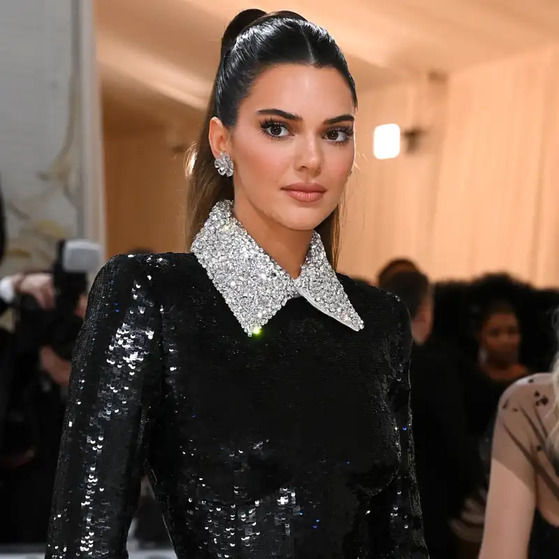 Whoops! Kendall Jenner ‘Went Too Hard’ at Chris Stapleton Concert – That Her Vintage Heel Snapped