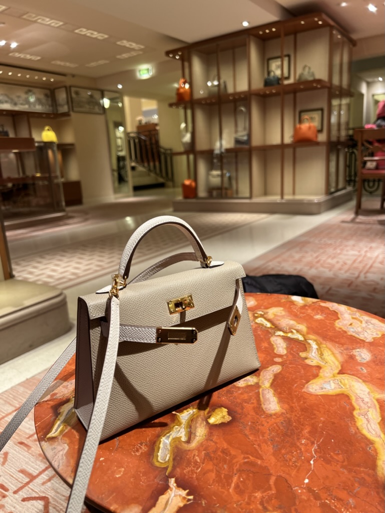 Where Should I Shop In Paris for My First Luxury Handbag - pursebop