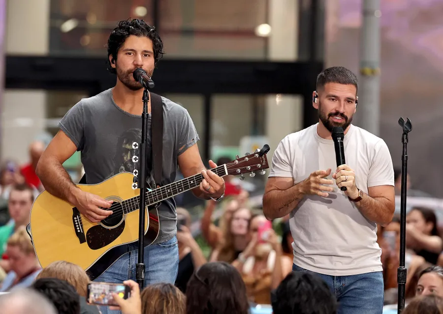 A Guide to Scooter Braun s Most Famous Clients — And Where He Stands With Them Today 308