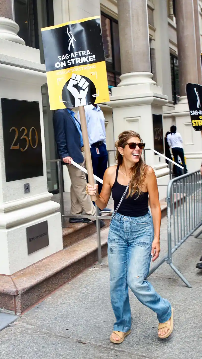 Celebrities Who ve Joined the SAG-AFTRA Strike Picket Lines Kevin Bacon Olivia Wilde and More 272