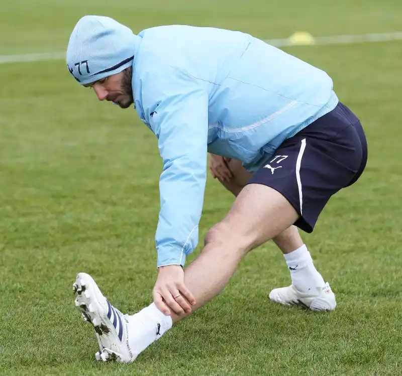 Danny DeVito Jokes That David Beckham Has a “Great Ass,” Should “Keep His Pants Off”