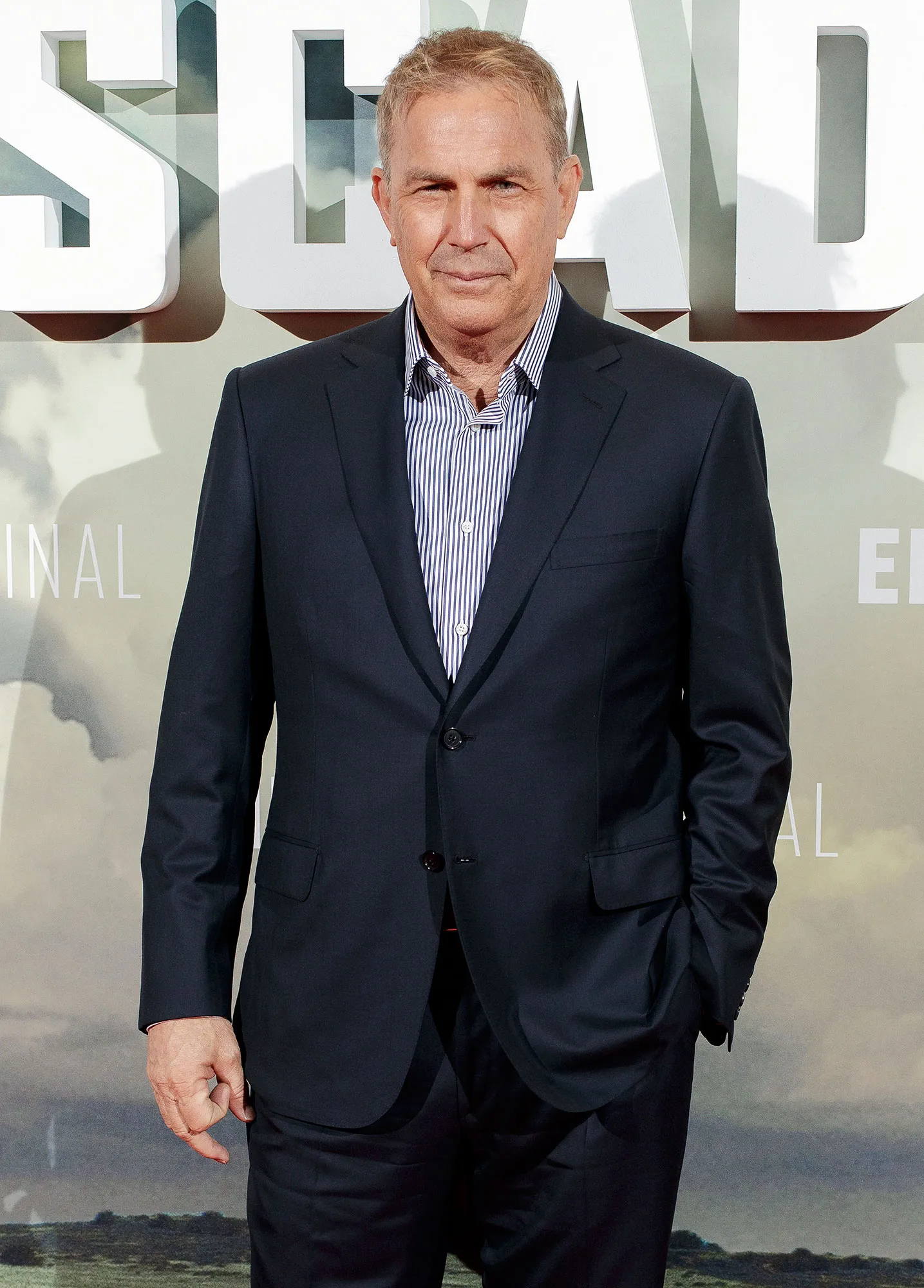 Feature 2336 Luxury Handbag Shopping Kevin Costner Cover Story 02