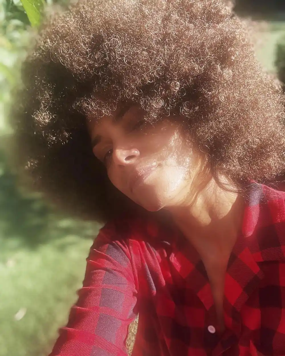 Halle Berry Rocks Her Natural Hair in Striking Selfie My Man Loves This 312
