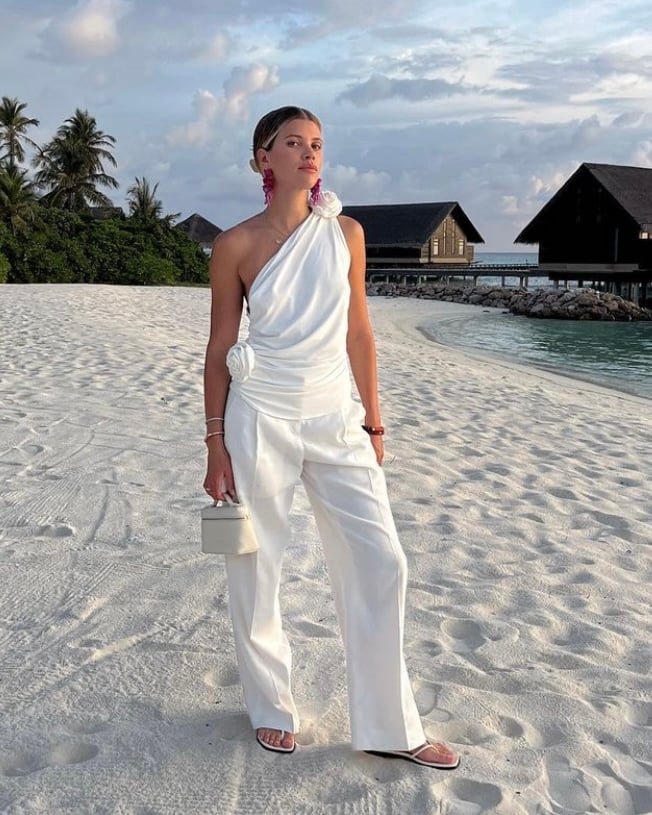 L19,L27,quiet luxury: the highly coveted loro piana extra pocket pouch