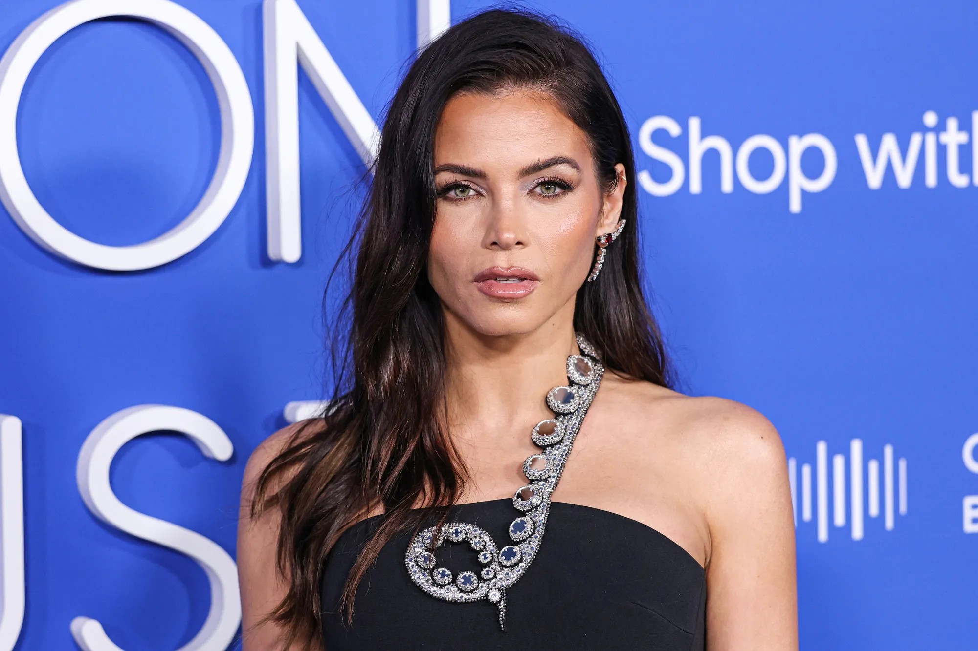 Jenna Dewan Says Her Broken Pinky Finger Is Still Healing
