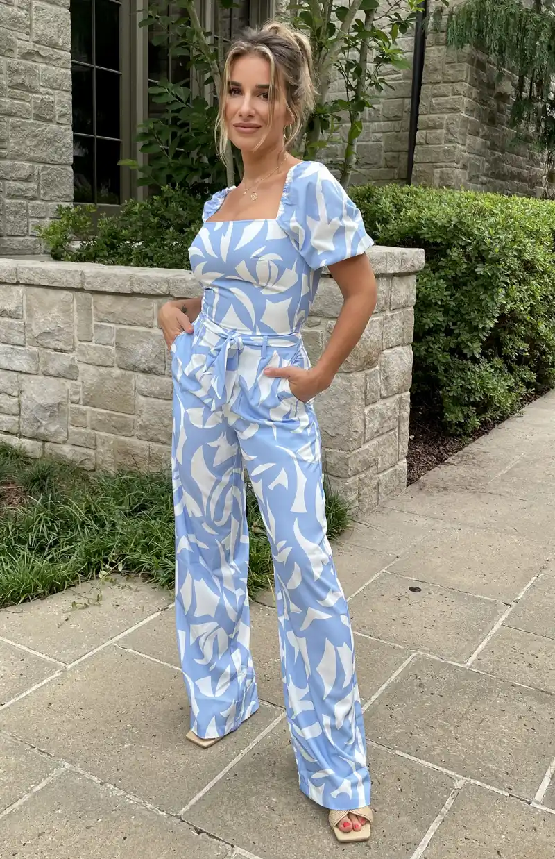 Jessie James Decker In A New Arrival In Her Store