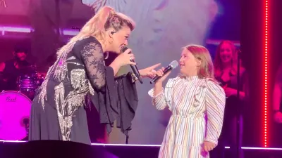 Kelly Clarkson's Kids River and Remy Join Her Onstage: 'Nothing Will Ever Be as Cool and Amazing'