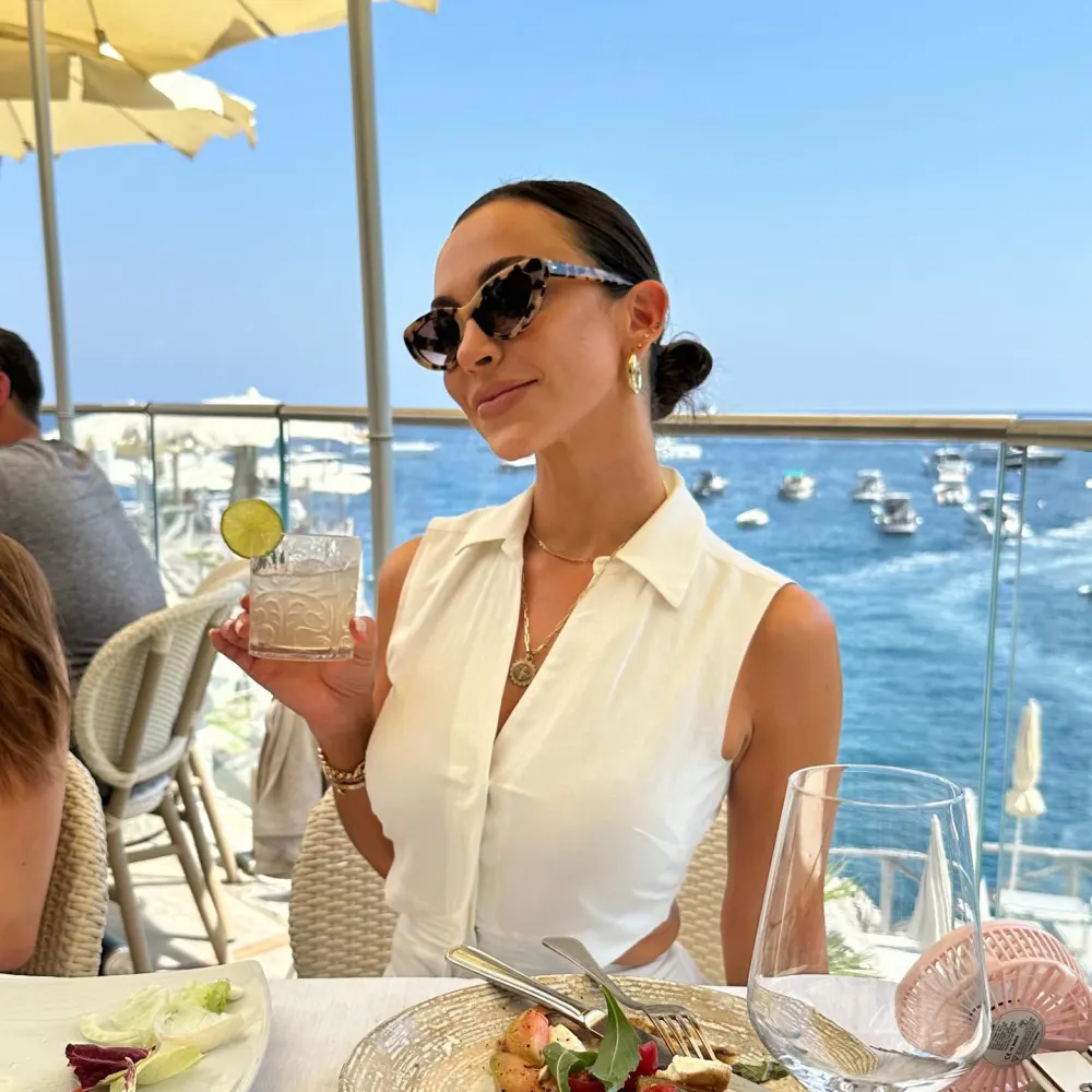 Kyle Richards&rsquo; Daughter Farrah Aldjufrie Sparks Split Speculation Amid Parents&rsquo; Drama: 'No Ring?'