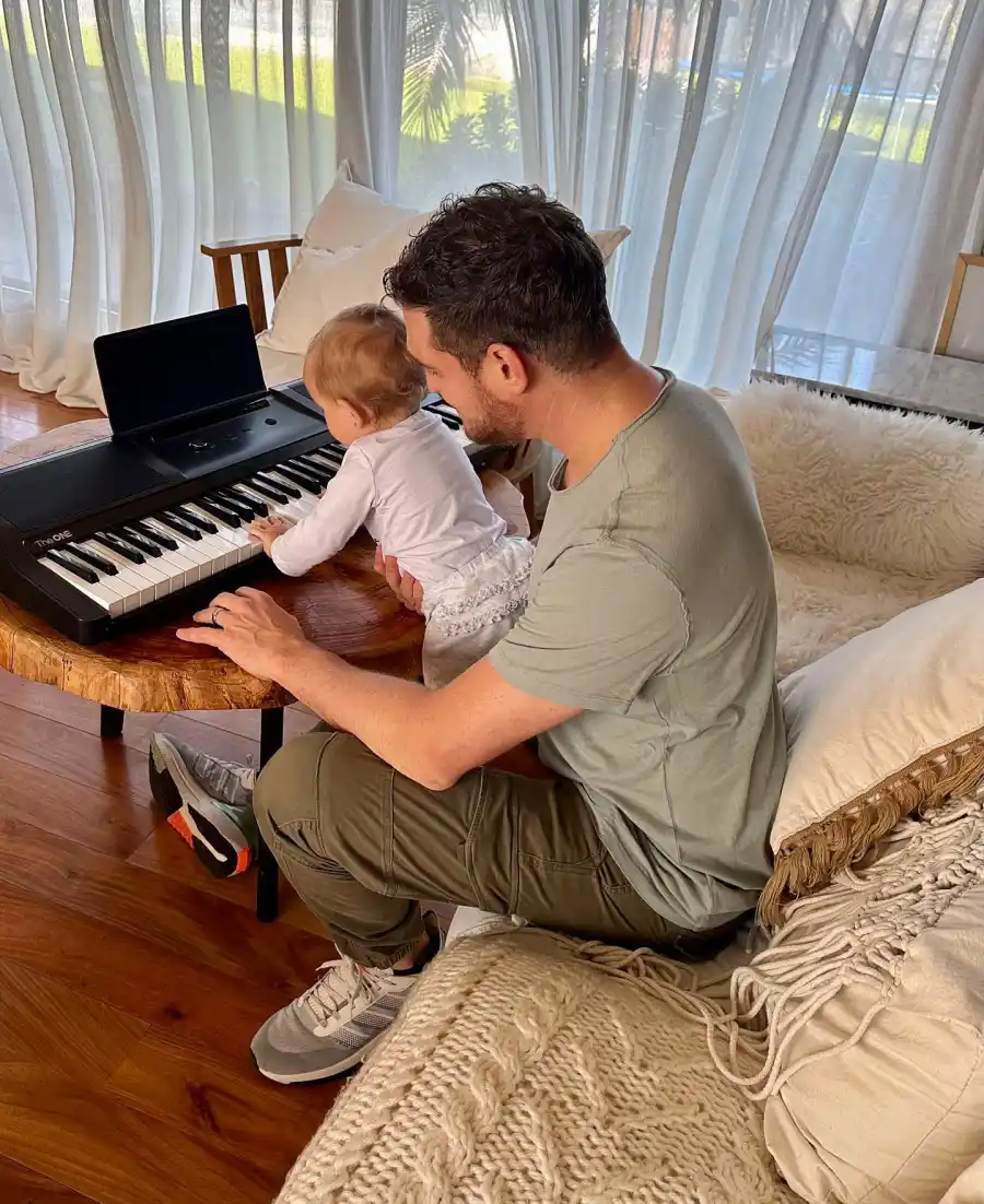 Michael Buble and Luisana Lopilato s Sweetest Pics With 4 Kids Family Album 264