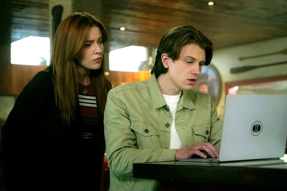 Nancy Drew Directors Discuss Bringing Nace s Love Story to Life &mdash; and Their 6-Minute Series Finale Scene 276