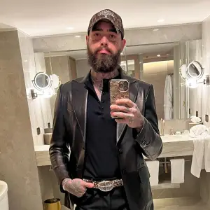 Post Malone Looks Super Svelte in Mirror Selfie After 55-Pound Weight Loss