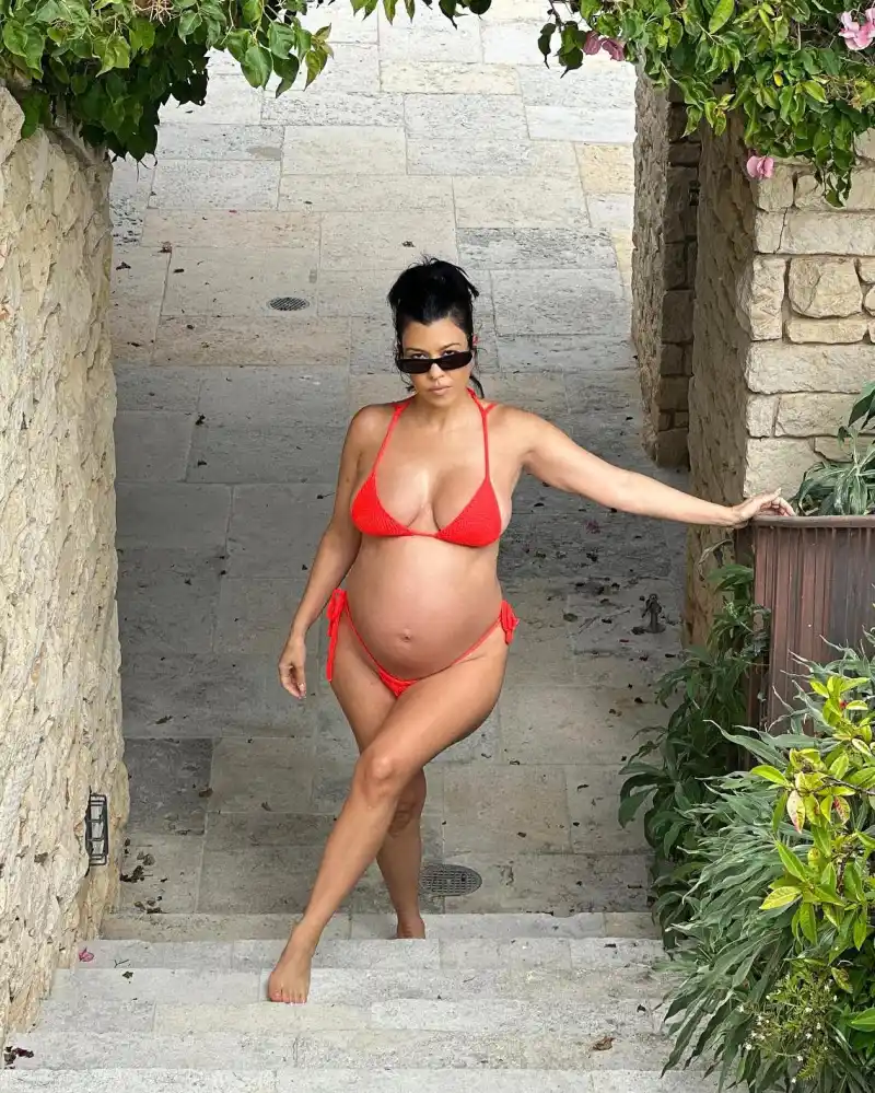 Pregnant Kourtney Kardashian s Baby Bump Album Before Welcoming 4th Child 1st With Travis Barker Photos 369