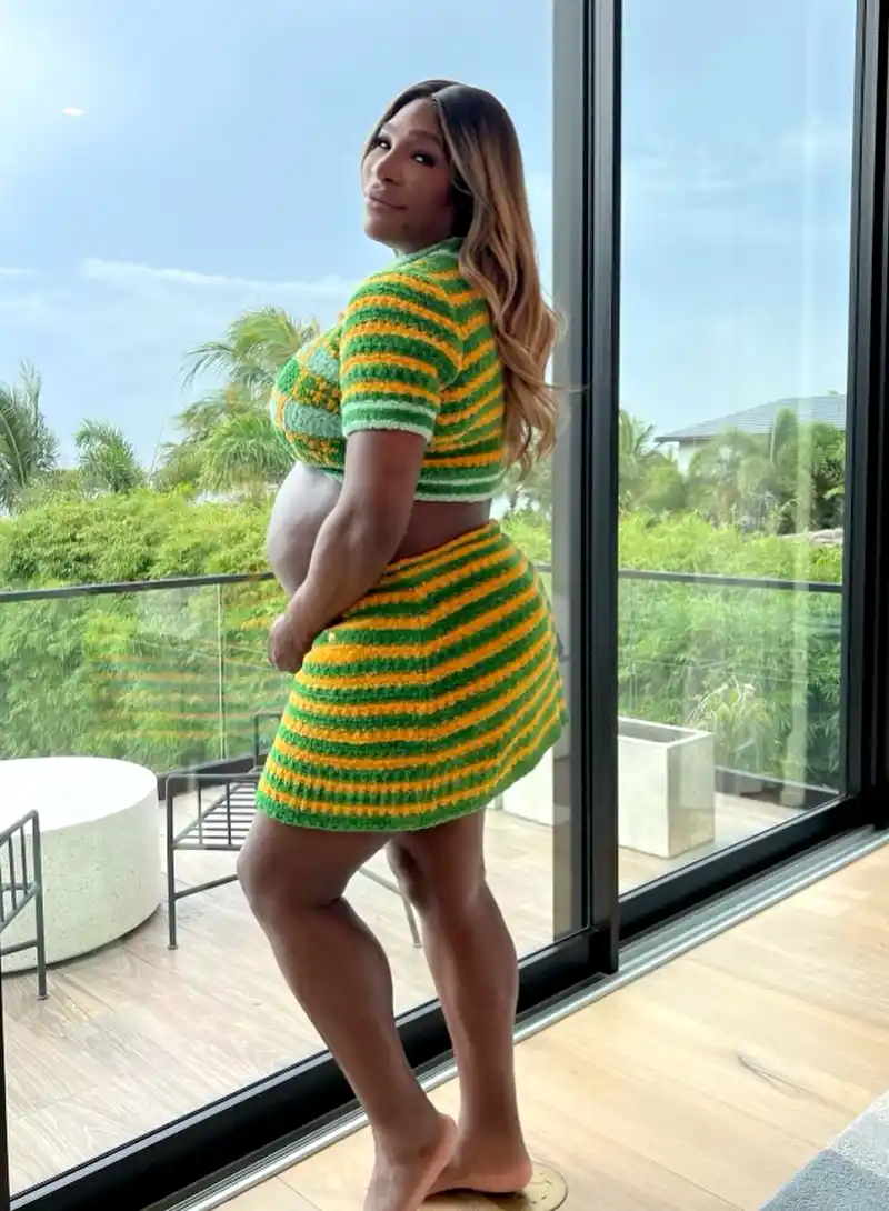 Pregnant Serena Williams in Crop Top and Miniskirt