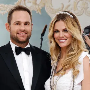 Promo Brooklyn Decker Serves Back Compliments to Andy Roddick Class Act Ex Mandy Moore