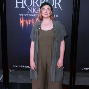 Sarah Snook Told the Succession Crew She Was Pregnant After the Craziest Shiv and Tom Scene Ever