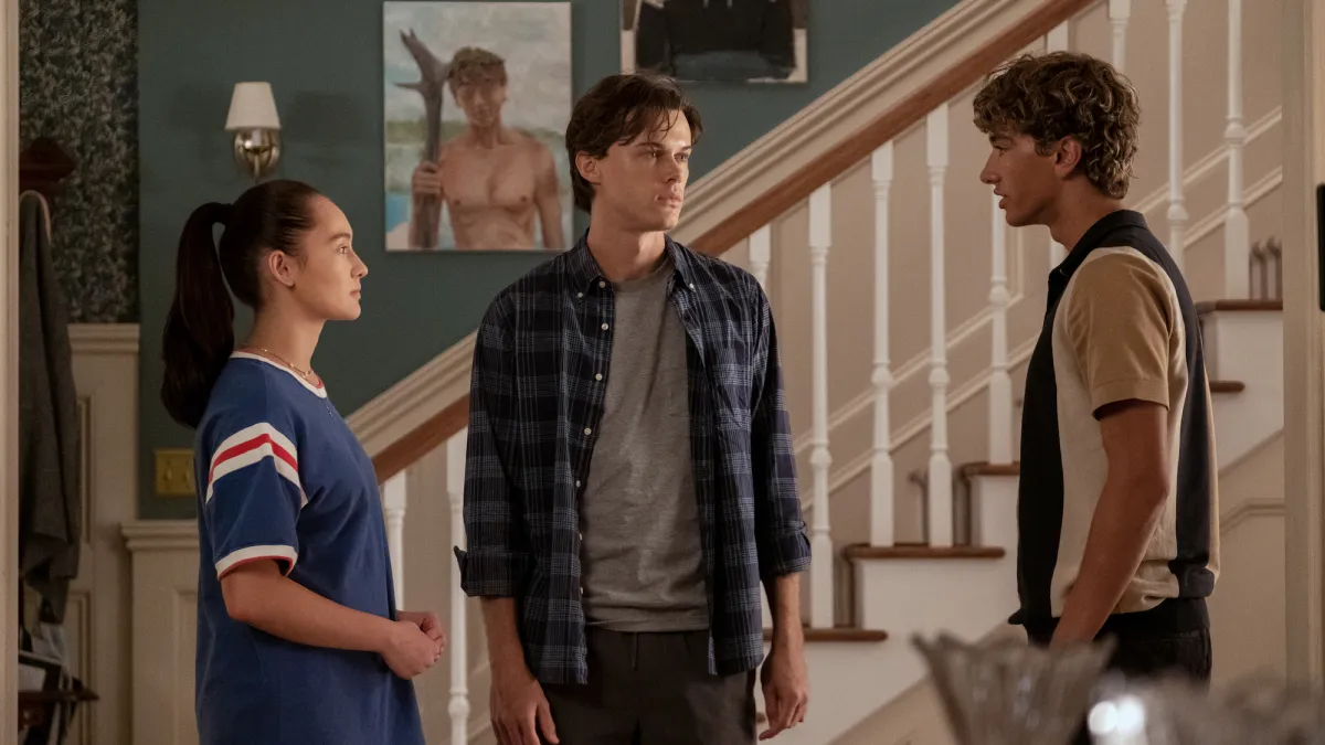 Summer I Turned Pretty Uses Taylor Swift-s Music to Shakeup Belly-s Conrad and Jeremiah Love Triangle