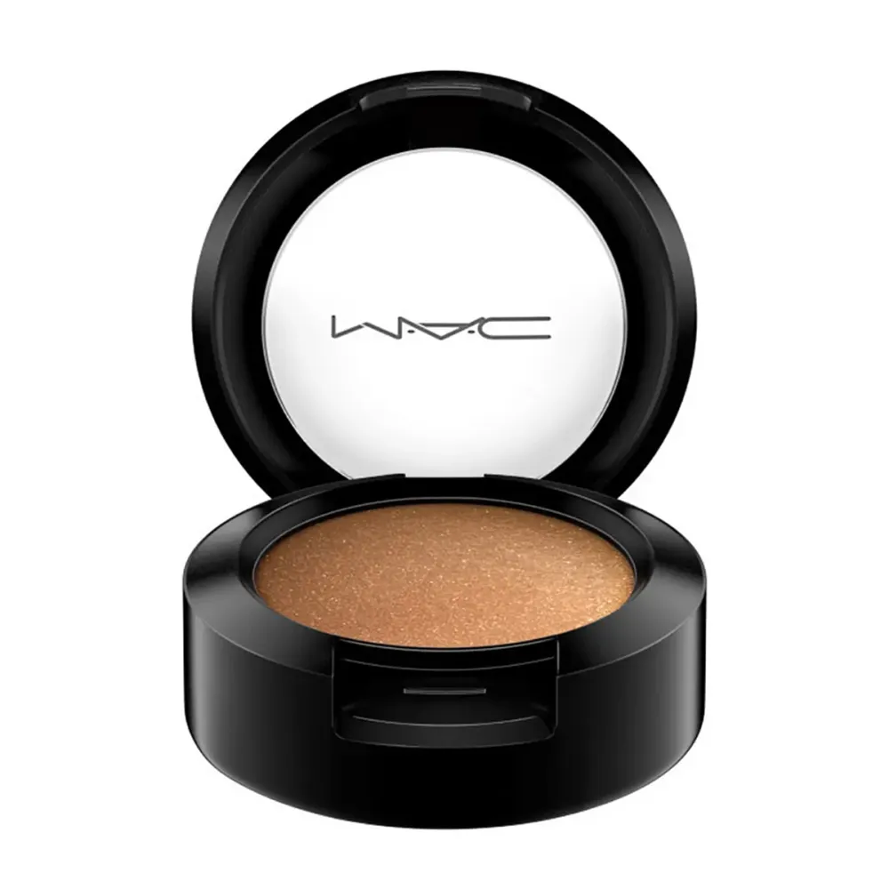 hailey-bieber-beauty-buys-nordstrom-mac-eyeshadow-wedge