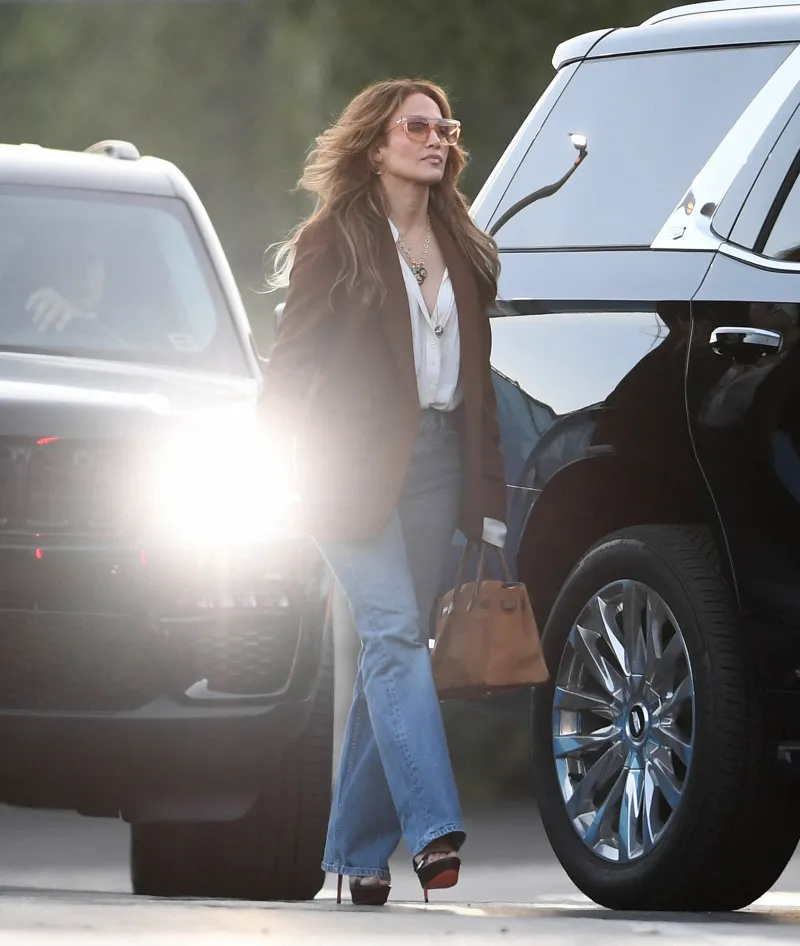 jennifer-lopez-brown-blaze