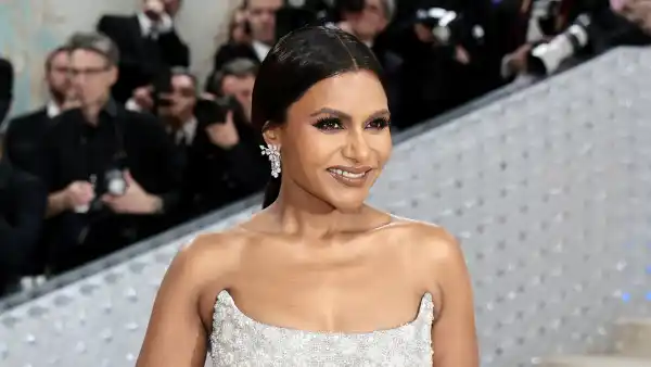 mindy-kaling-aquaphor-hand-masks