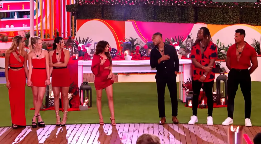 Sarah Hyland Reacts After 'Love Island' Contestant Mike Stark Calls Her 'Mad Disrespectful'&nbsp;