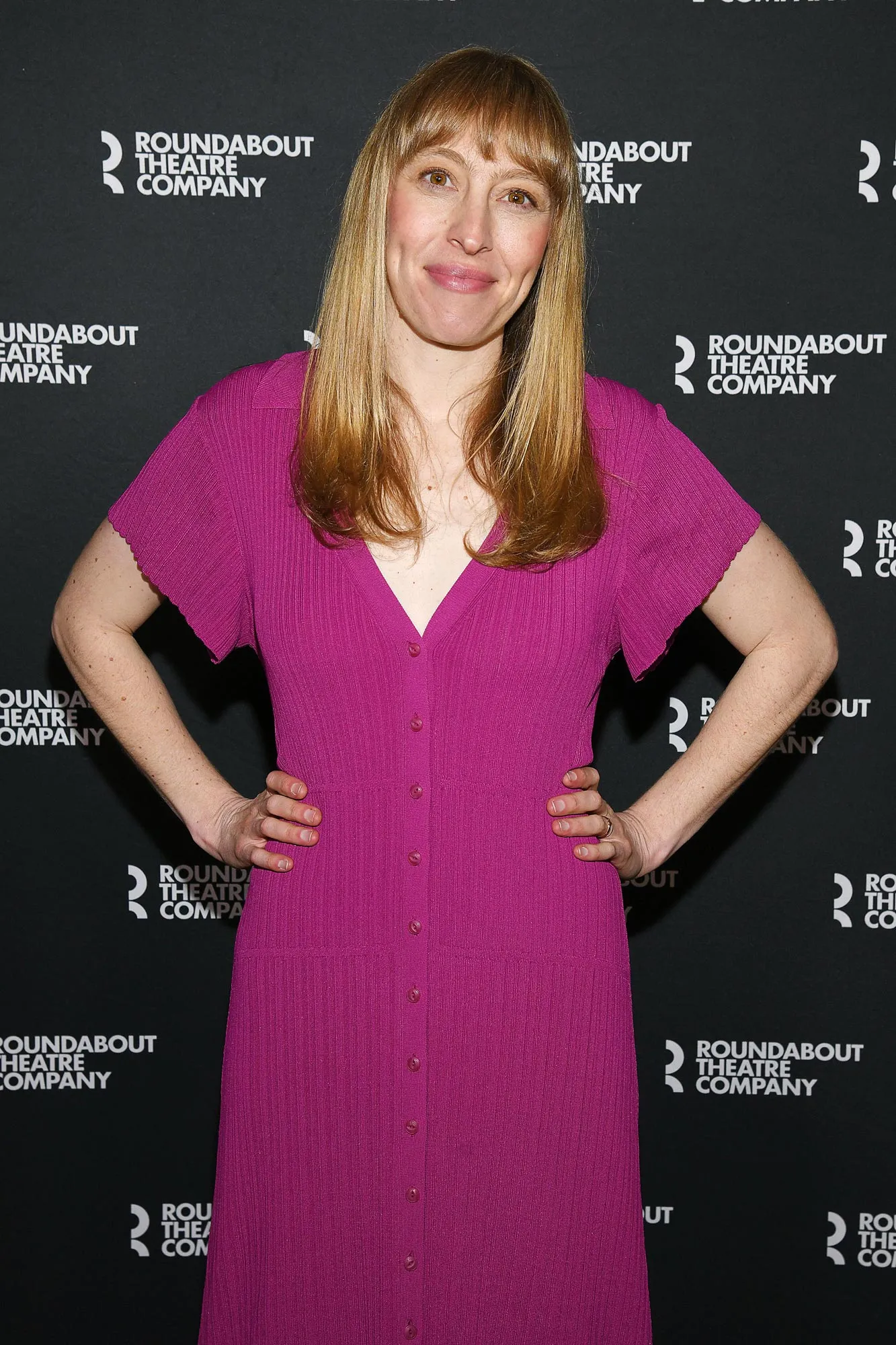 shutterstock_editorial_12823257ay Succession s Crystal Finn Recalls Being Attacked by Otters While Swimming in Northern California 375