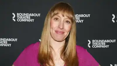 shutterstock_editorial_12823257ay Succession s Crystal Finn Recalls Being Attacked by Otters While Swimming in Northern California 375