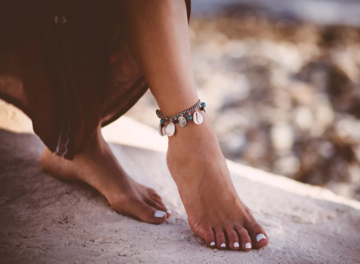 Woman wearing an anklet