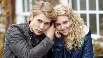 ‘The Carrie Diaries’ Cast: Where Are They Now? AnnaSophia Robb, Austin Butler and More -feature