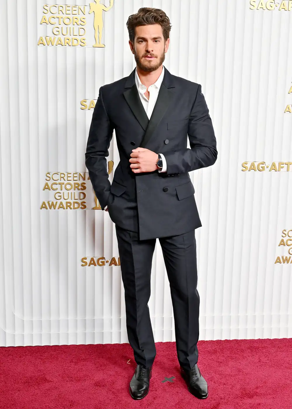 Andrew Garfield Masters Tonal Dressing in Crisp Autumn Outfit