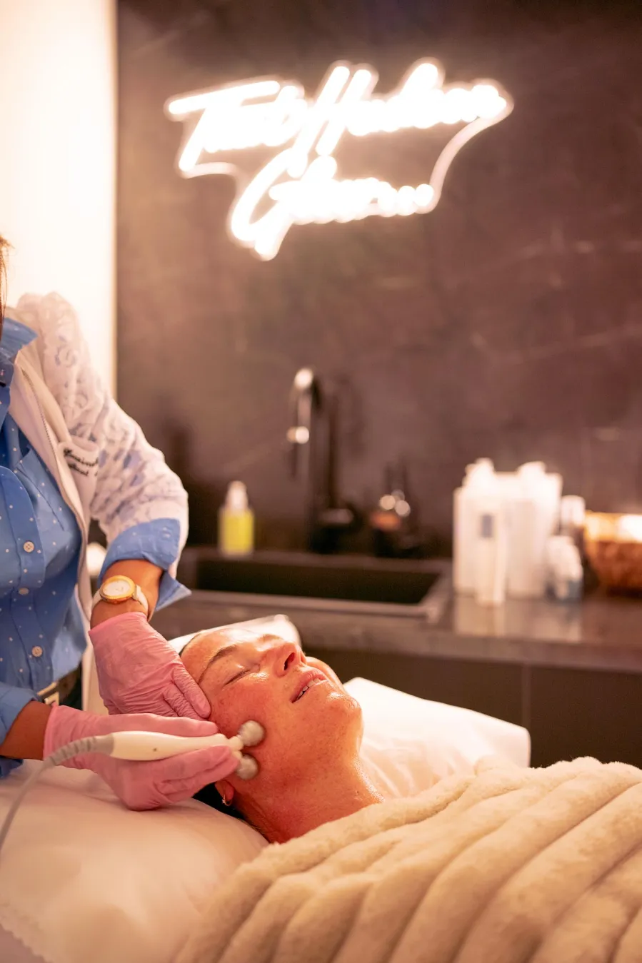 Gigi Hadid s Favorite Sandals and More Celeb Faves 265