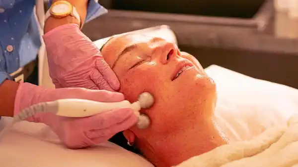 Gigi Hadid s Favorite Sandals and More Celeb Faves 268