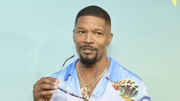 Jamie Foxx Enjoys Cabo Trip With Girlfriend Alyce Huckstepp