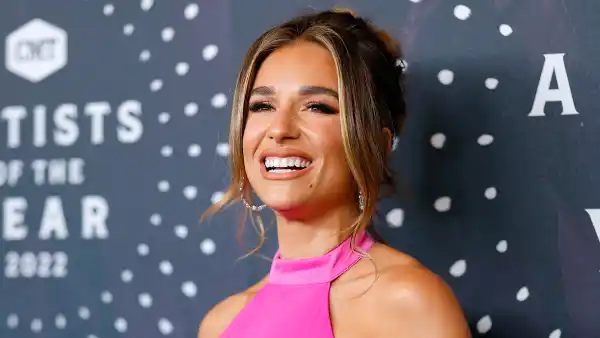 Jessie James Decker Jokes ‘Don’t You Start Asking Me About 5’ Kids After ‘Surprise’ 4th Pregnancy