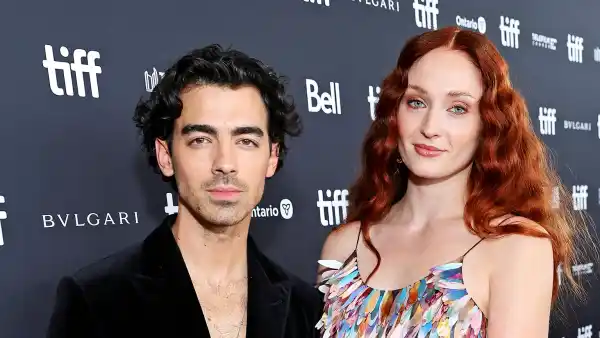 Joe Jonas Wears Wedding Ring on Stage Despite Sophie Turner Divorce Reports
