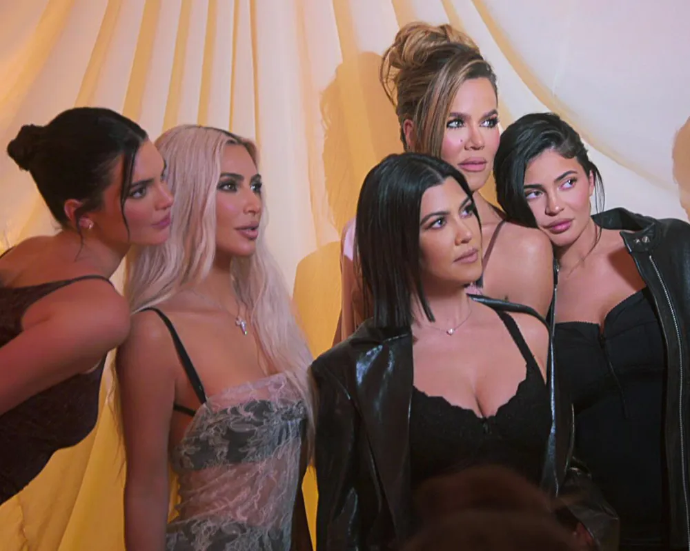 Kourtney Kardashian Disses Sisters&rsquo; Secret Group Chat Without Her: &lsquo;My Friends Are Ride or Dies&rsquo;