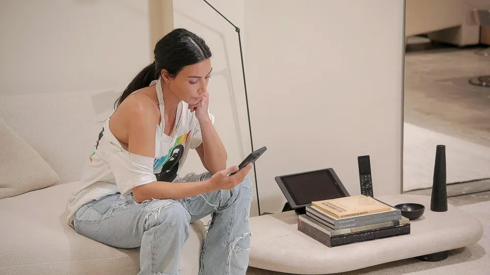 Kourtney Kardashian s BFFs Say Kim Kardashian Threw Us All Under the Bus With Group Chat Claims 318